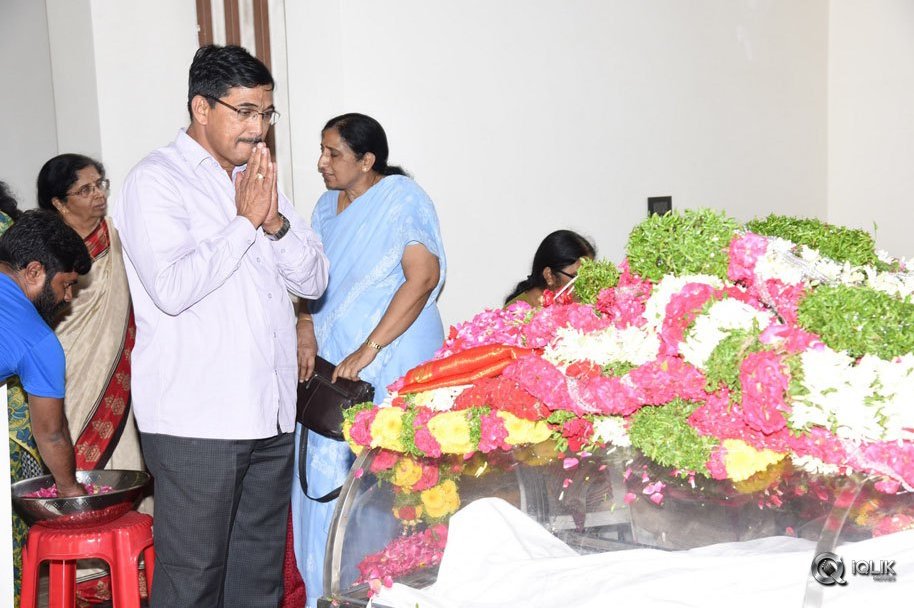 Celebs-Pay-Condolences-to-C-Narayana-Reddy